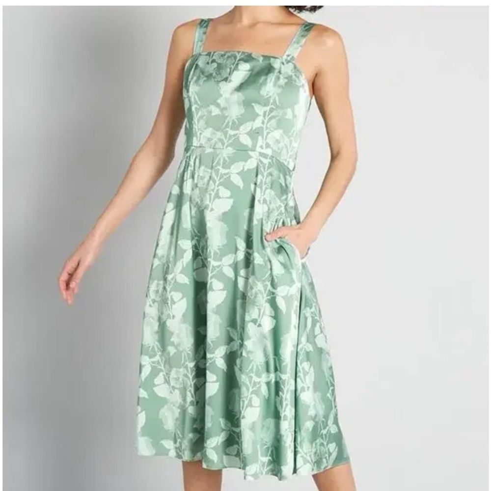 NWT Hutch x ModCloth Green Floral Print Tie Straps Midi Dress Size 2 Style 10262